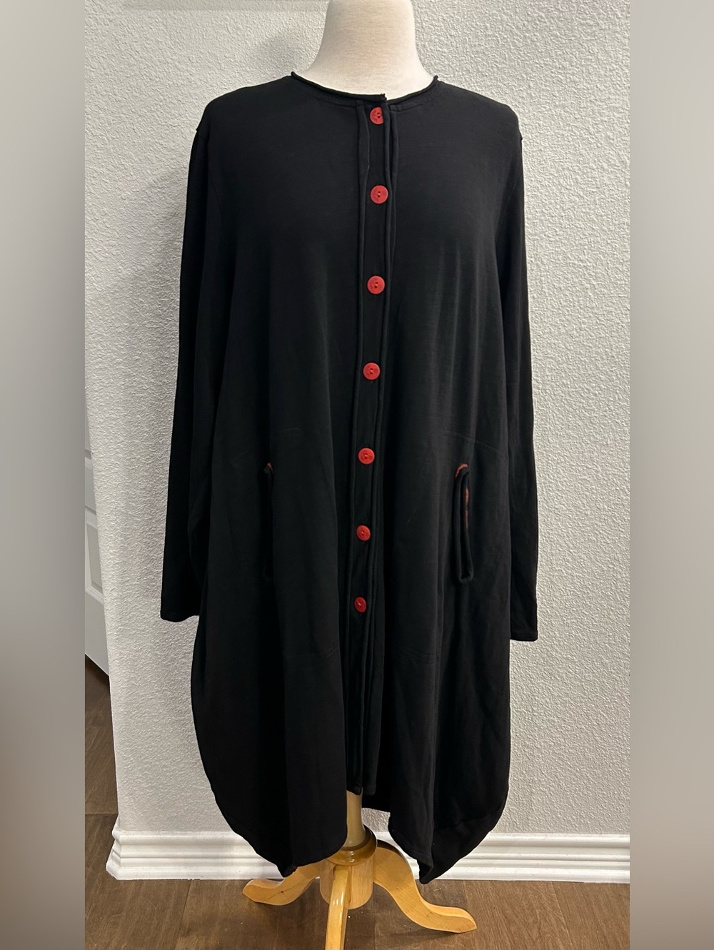 Zen by Cheyenne black with red trim tunic jacket top 2X